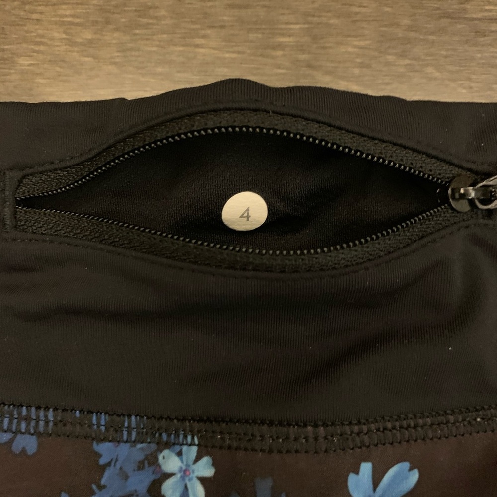 Lululemon Speed Shorts Size 4 - image 3